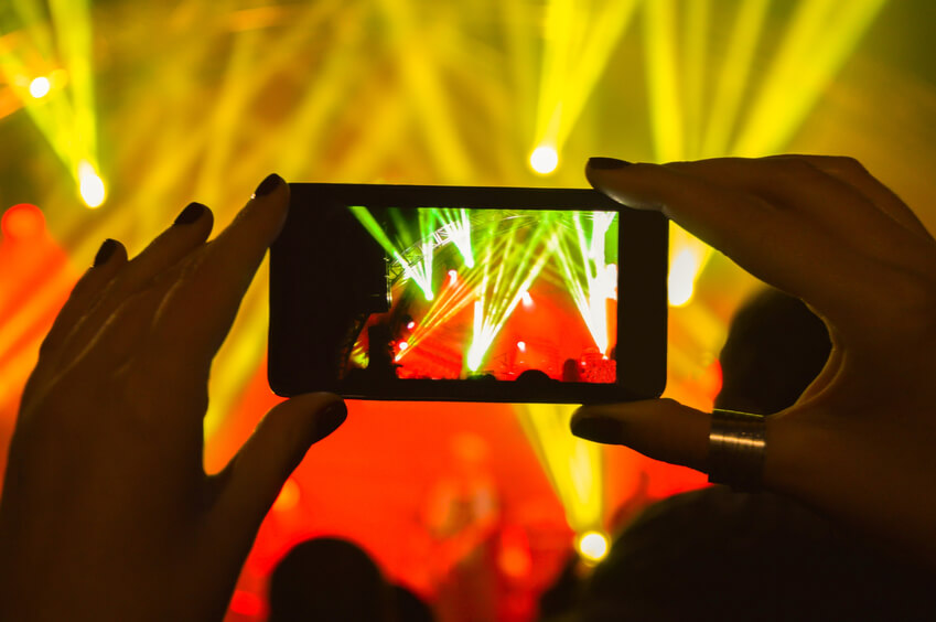 laser-light-show-getting-recorded-by-smartphone