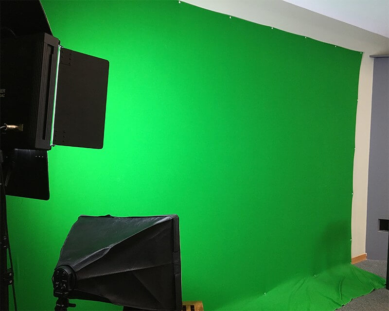 How to Create a DIY Green Screen Video Effect (2021) | Blog | TechSmith